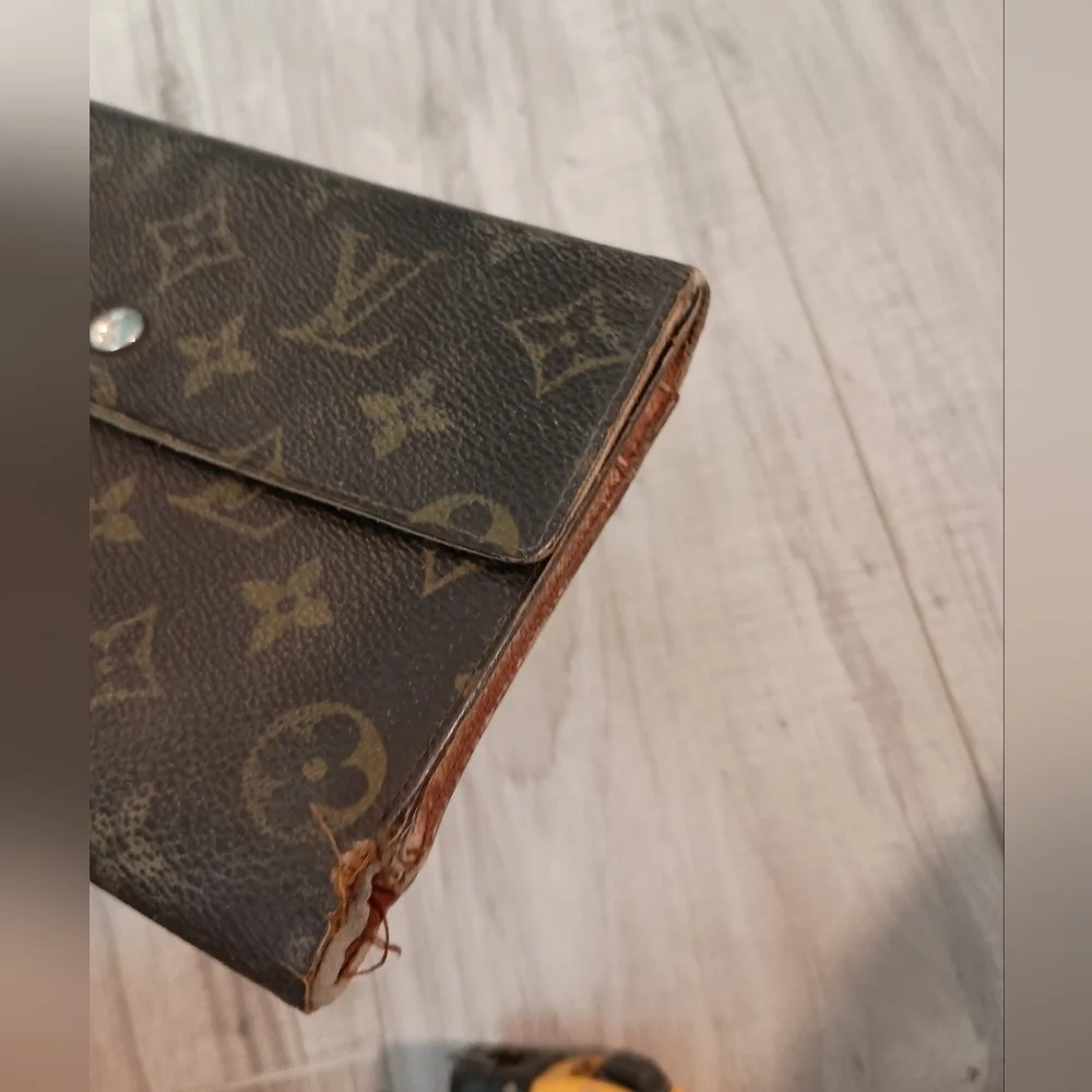Louis Vuitton Monogram Sarah Long Trifold Wallet